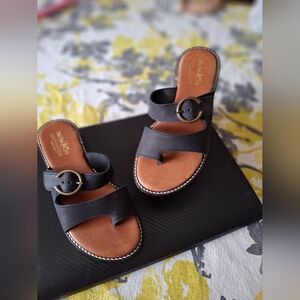 Coach And Four Black Sandals With Elegant Dising. Made In Italy